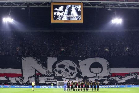 Mosaico de torcida do Ajax - Metrópoles