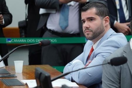 Foto colorida do deputado federal Alexandre Leite