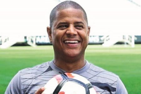 Imagem colorida de Marcelinho Carioca em vídeo sobre seu tempo no Flamengo- Metrópoles