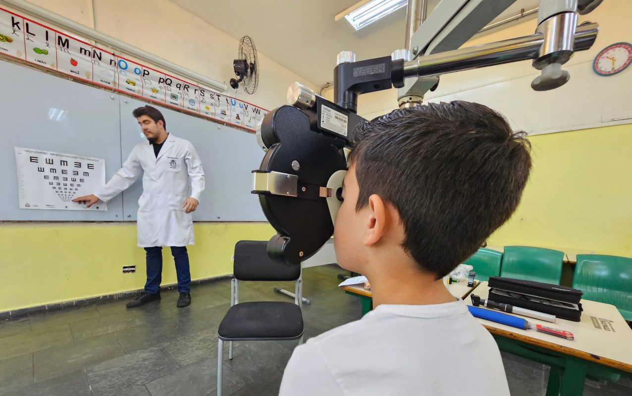 Foto colorida do Programa Avança Saúde Escolar Oftalmologia na cidade de São Paulo - Metrópoles