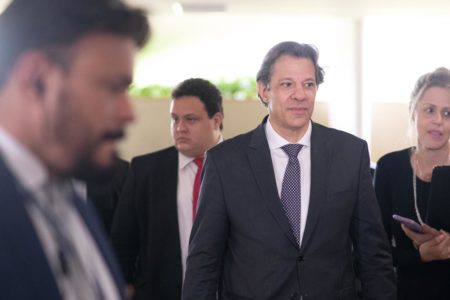 Fernando Haddad, Ministro da Fazenda do Brasil chega ao Congresso Nacional para promulgação da Proposta de Emenda à Constituição (PEC) 45:2019, que instituiu a reforma tributária - Metrópoles