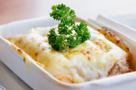 Lasanha cremosa de bacalhau - Metrópoles