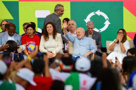 imagem colorida lula em natal dos catadores - metrópoles