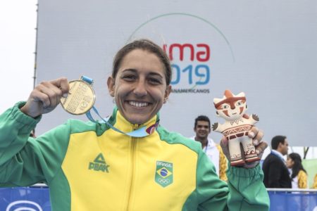 Imagem colorida da triatleta Luisa Baptista - Metrópoles