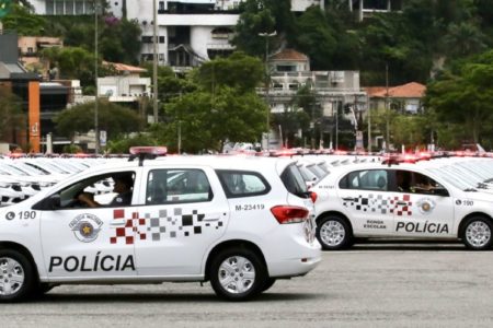 Foto colorida de viaturas da Polícia Militar (PM) de São Paulo - Metrópoles