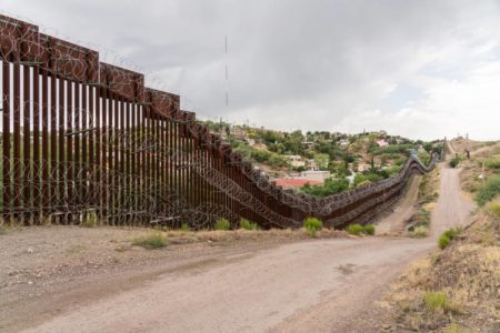 Fronteira no deserto de Sonora