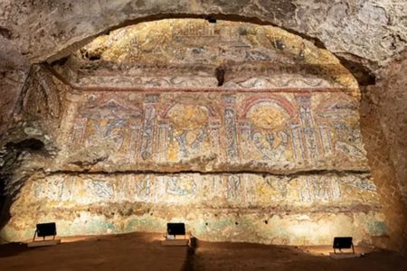 Mosaico de conchas de 2.300 anos descoberto em casa luxuosa em Roma