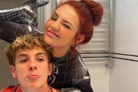 Vivi e Juliano Floss vestidos de Homem-Aranha - Metrópoles