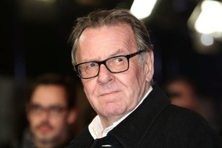 Foto colorida de Tom Wilkinson - Metrópoles