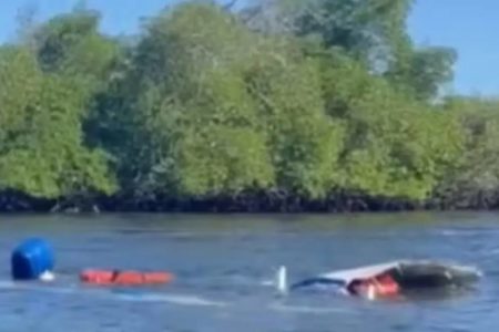 Foto colorida de acidente com lancha em Boipeba, na Bahia - Metrópoles
