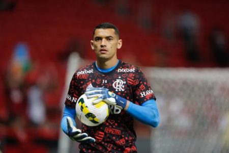 Goleiro santos, do flamengo, está próximo do fortaleza