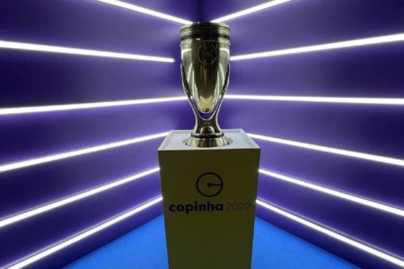 Imagem colorida do troféu da Copinha São Paulo de futebol sub 20- Metrópoles