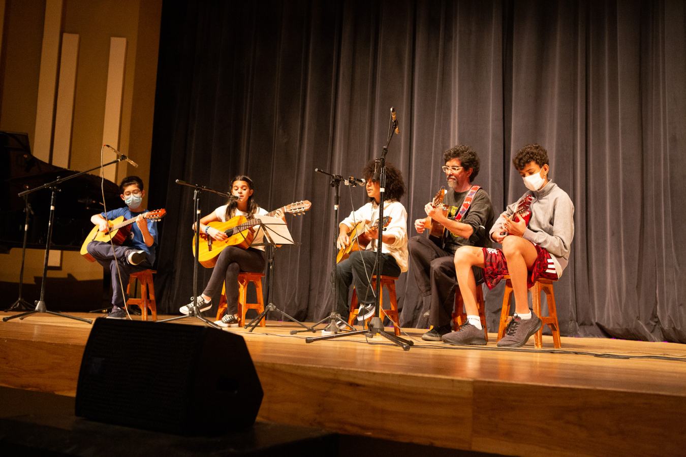 Apresentação de fim de ano dos alunos da Emia, em novembro de 2023.