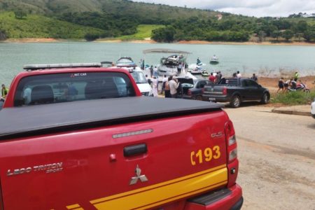 Imagem do local onde helicóptero caiu, em Capitólio (MG) - Metrópoles