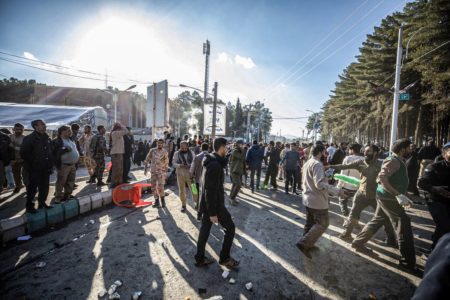 Atentado no Irã durante homenagem a Soleimani explosões