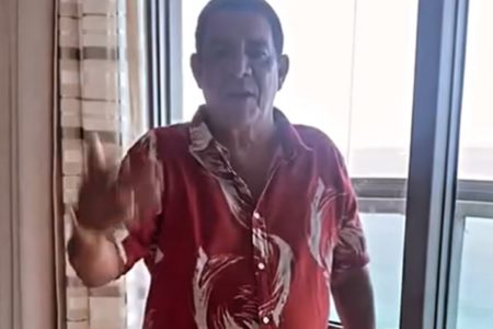 Print colorido de um vídeo de Zeca Pagodinho - Metrópoles