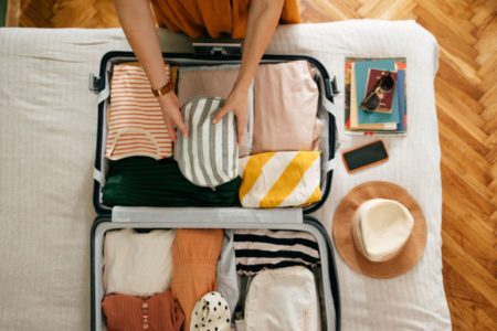 Arrumando mala de viagem