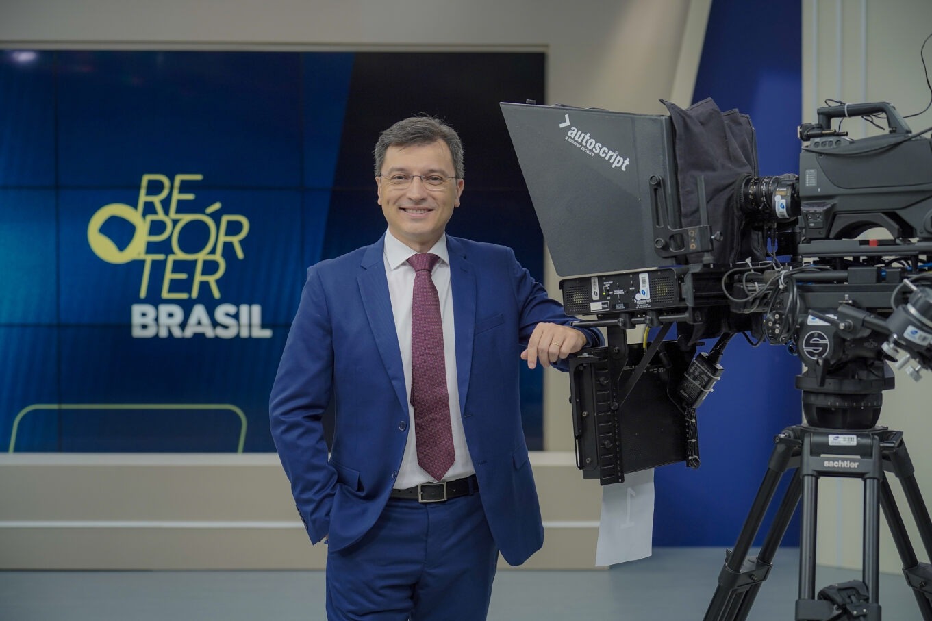 O jornalista Guilherme Portanova em estúdio da TV Brasil