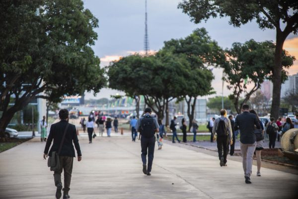 Orçamento: entenda como vai funcionar o reajuste dos servidores - Metrópoles