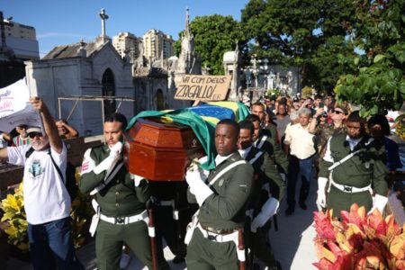 imagem colorida velório zagallo no rio - metrópoles