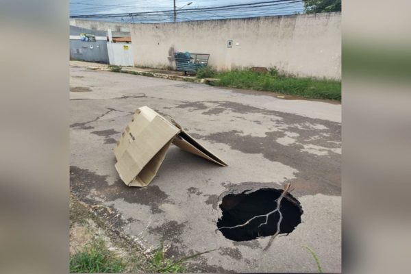 Cratera de 6 metros preocupa moradores de região do Guará 4