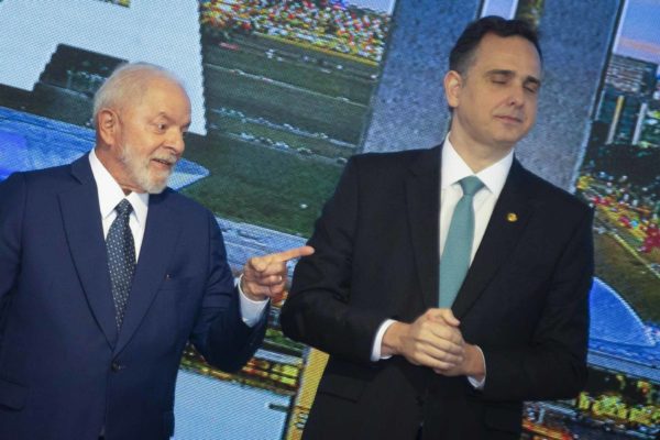 presidente Lula e rodrigo pacheco durante o ato em alusão ao marco de um ano após os ataques golpistas bolsoanristas de 8 de janeiro de 2023