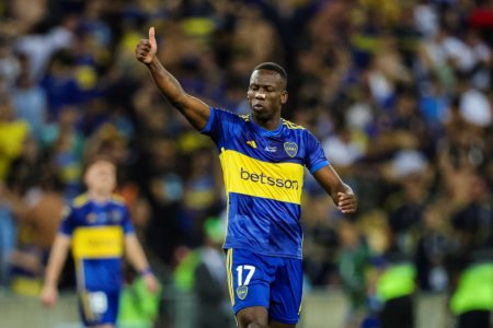 Advincula, lateral do Boca Juniors - Metrópoles