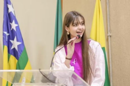 imagem colorida estudante representa brasil em conferencia onu