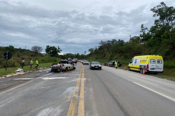 Foto de trecho na BR-040, com o acidente na pista