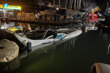 Lancha Lago Paranoá