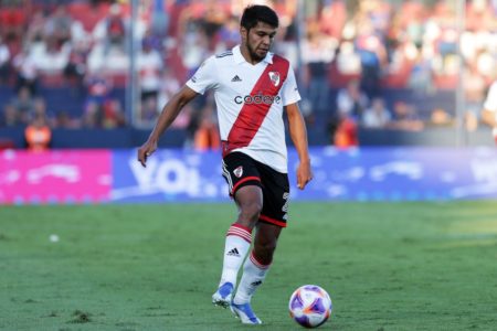 Robert Rojas, ex-zagueiro do River Plate e atual Vasco - Metrópoles