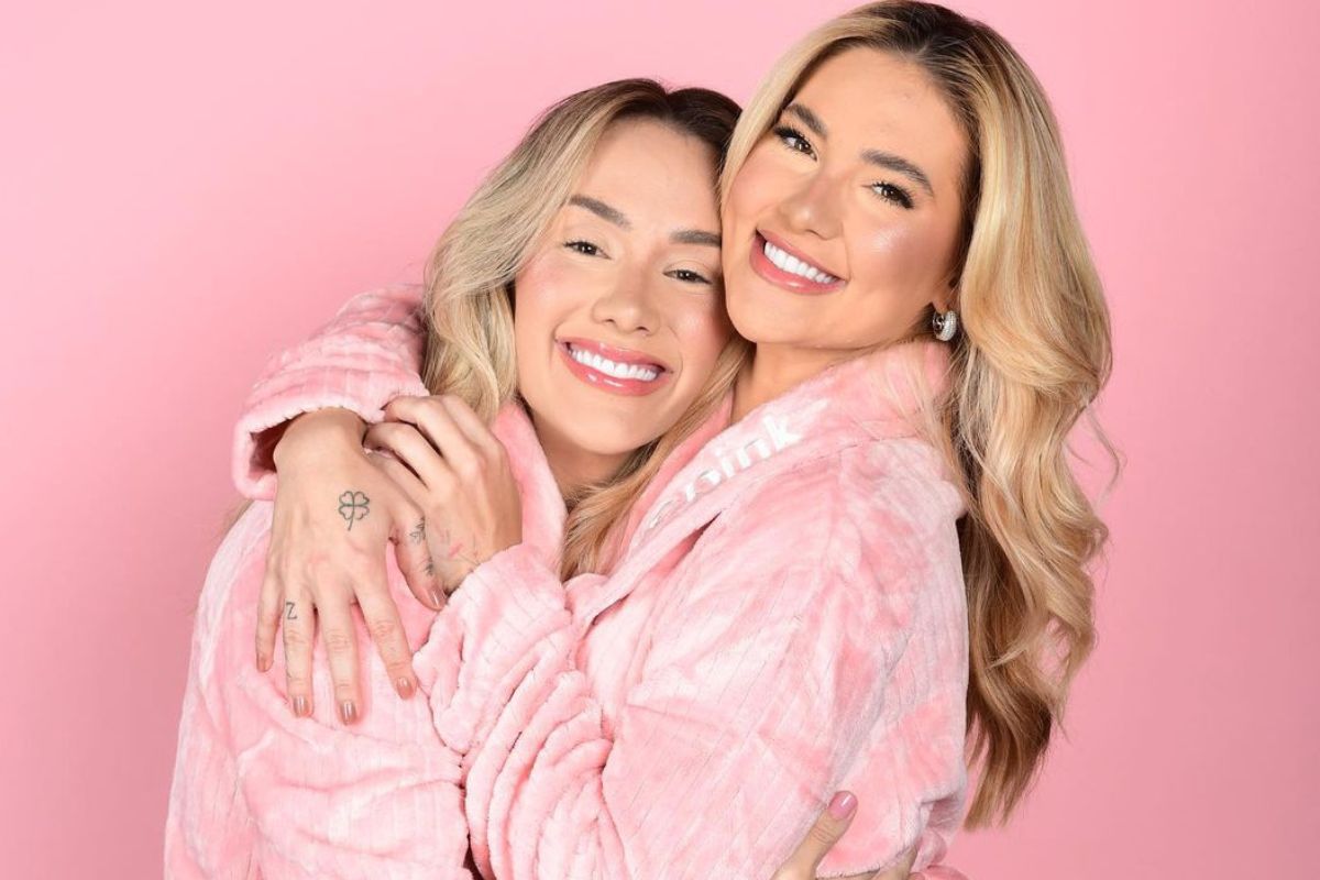 Foto colorida de Samara Pink e Virginia Fonseca se abraçando - Metrópoles