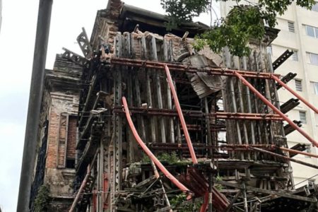 imagem colorida mostra imóvel desabando no centro de sp - metrópoles