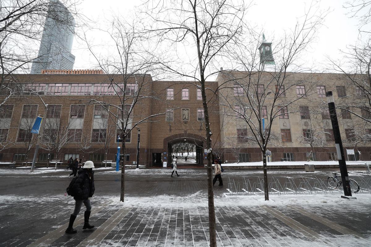Imagem colorida da Universidade de Toronto, Canadá - Metrópoles