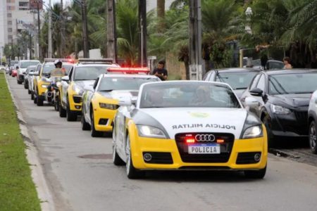 Imagem colorida de viaturas de luxo da Polícia Militar do Paraná (PMPR) - Metrópoles