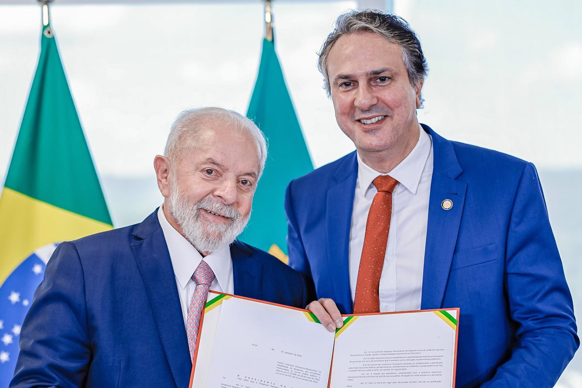 CGU Foto colorida do presidente Lula e do ministro da Educação, Camilo Santana - Metrópoles