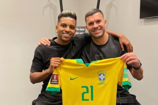 Preparador físico Rodrygo com o astro da Seleção Brasileira e Real Madrid - Metrópoles