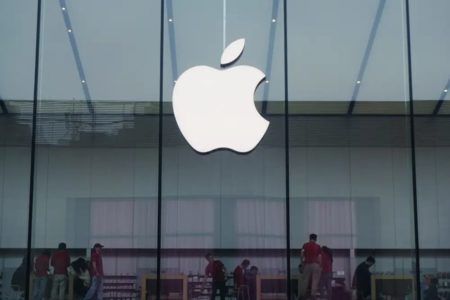 Imagem colorida de vitrine da Apple - Metrópoles
