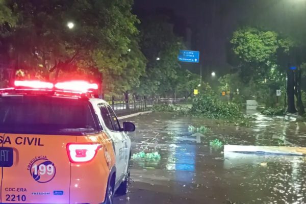 Foto colorida de chuva no Rio Grande do Sul - Metrópoles