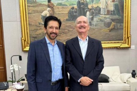 Fotografia colorida mostra Ricardo Nunes e Aldo Rebelo - Metrópoles