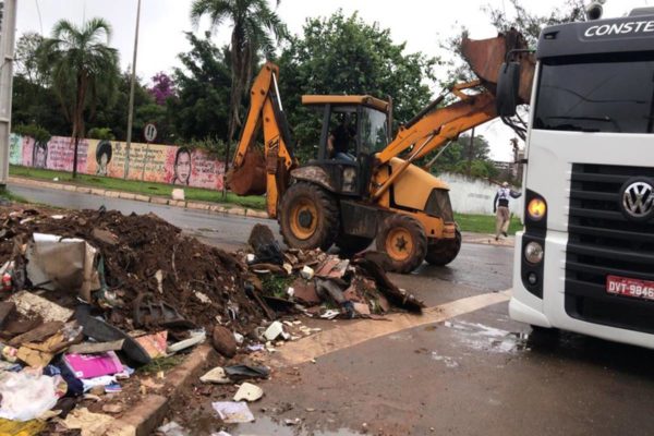 Divulgação Lixo dengue