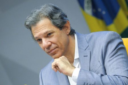 imagem colorida ministro da Fazenda, Fernando Haddad, em evento crescimento - Metrópoles