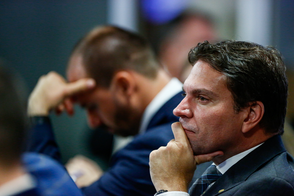 Deputado Alexandre Ramagem (PL-PL), diretor-geral da PF na gestão Bolsonaro, ao lado do também deputado Eduardo Bolsonaro (PL-SP)