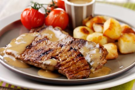 bife ao molho com batatas