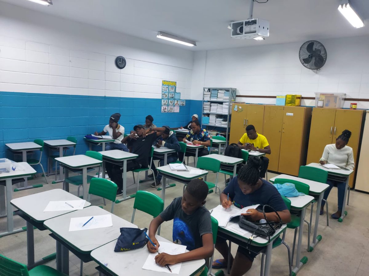 Foto colorida de uma das escolas com aulas de língua portuguesa - Metrópoles