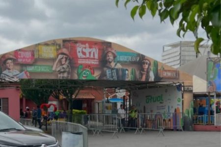 Imagem colorida da entrada do Centro de Tradições Nordestinas (CTN) em SP - Metrópoles