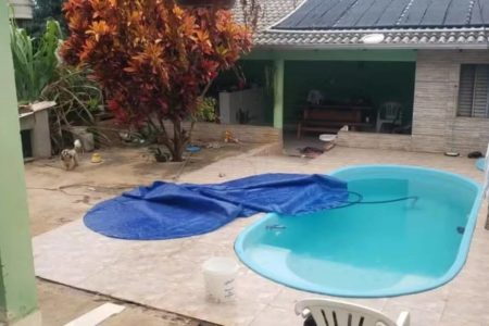 imagem colorida piscina lona onde bebe morreu afogada anapolis