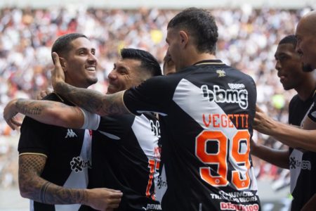 Jogadores do Vasco comemorando gol - Metrópoles