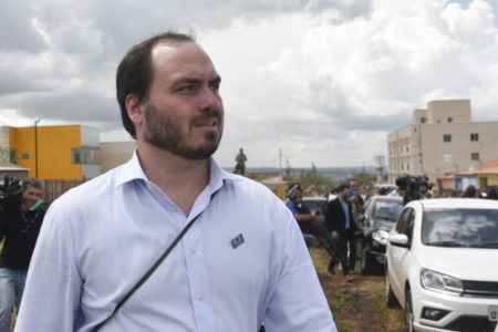 Imagem colorida do vereador Carlos Bolsonaro - Metrópoles