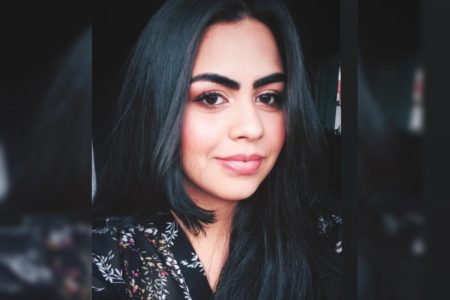 Gabriela Rosa, jovem de cabelos pretos